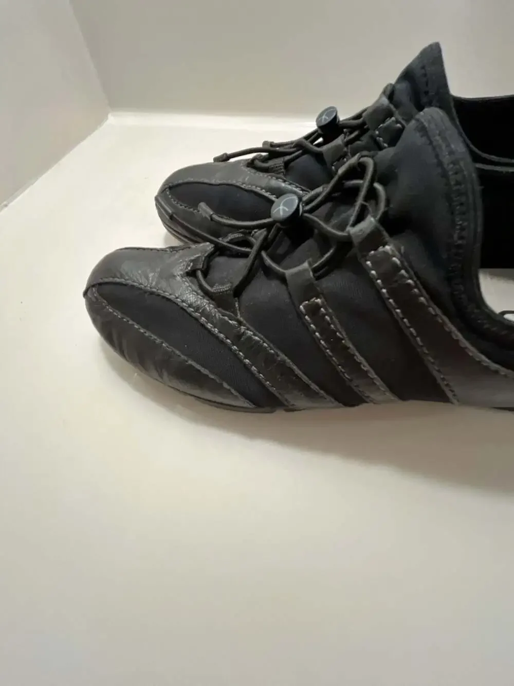 Liz Claiborne Women's Black Lightweight Comfort Sport Sneakers with Bungee Lacin